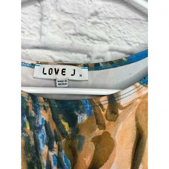 Love J graphic blouse with ruffle sleeves size M. - Picture 6 of 6